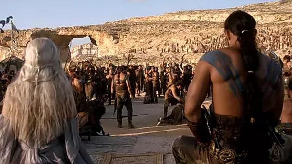 龙女跟马男婚姻相配吗，属龙女和马男婚配旺财