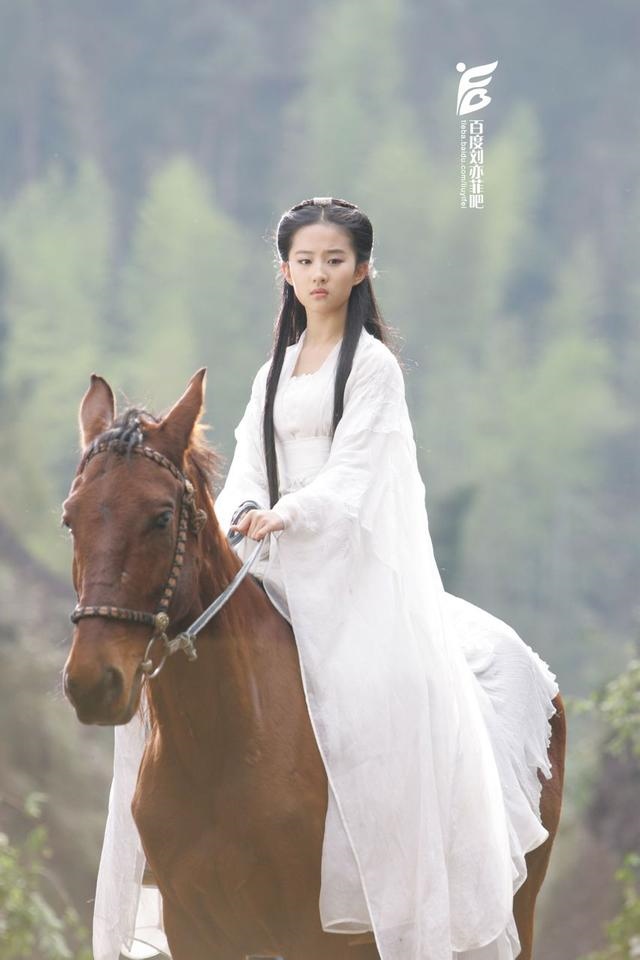 976龙女和什么生肖最配，93女鸡和什么生肖最配"