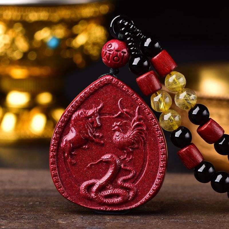 属蛇人佩戴什么旺自己，适合属蛇长期佩戴的吊坠