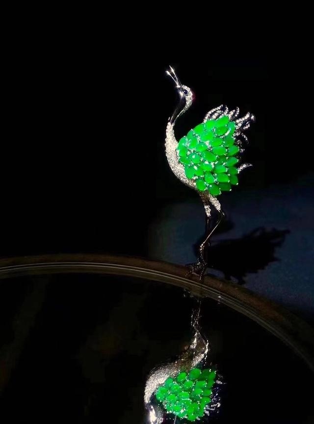 6年属龙女适合佩戴什么首饰，76年属龙46岁有牢狱之灾"