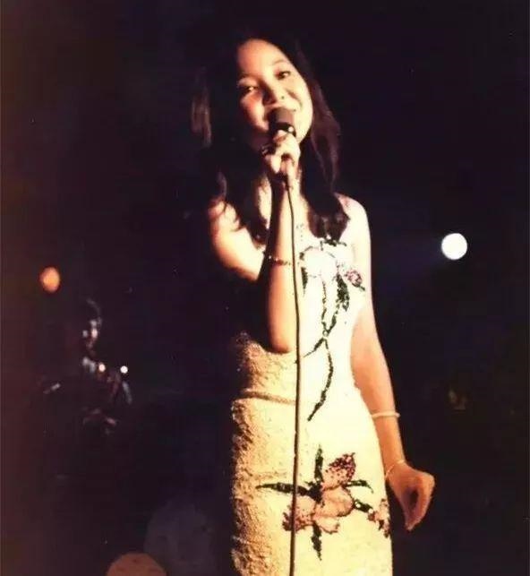 八八年生肖龙一生婚姻，82属狗一生有几次婚姻