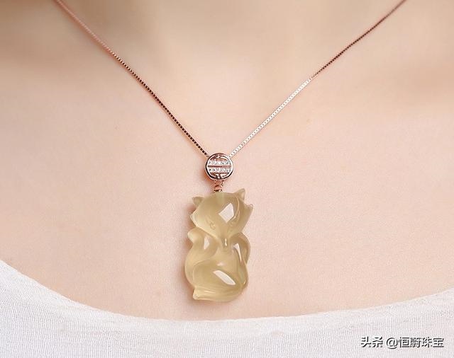 招财吊坠女带什么更好，男性带什么吊坠好