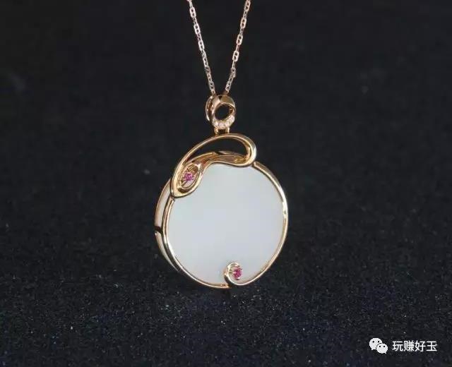 属兔的女人戴什么玉坠,属兔男佩戴什么吊坠好