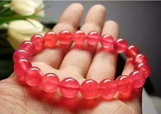 属虎佩戴白水晶，属虎的带黄水晶好吗