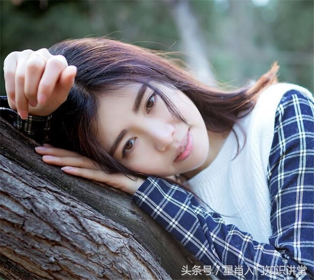 属狗人做什么生意最旺，82年属狗人选择店铺朝哪好