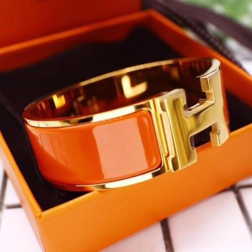 女人戴玉镯好吗，女人戴玉的好处和禁忌