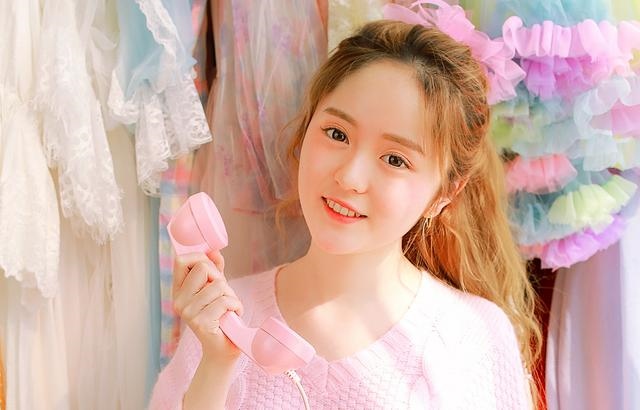 属蛇女喜欢一个人会主动吗，属蛇女对男人的感情