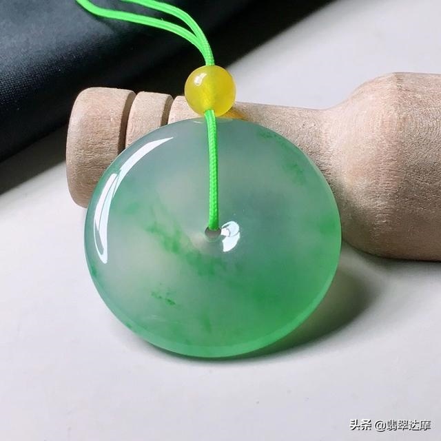 女人佩戴狐狸银手镯好吗,狐狸手镯的戴法头朝哪