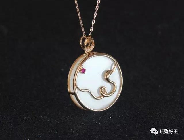 属兔的女人戴什么玉坠,属兔男佩戴什么吊坠好