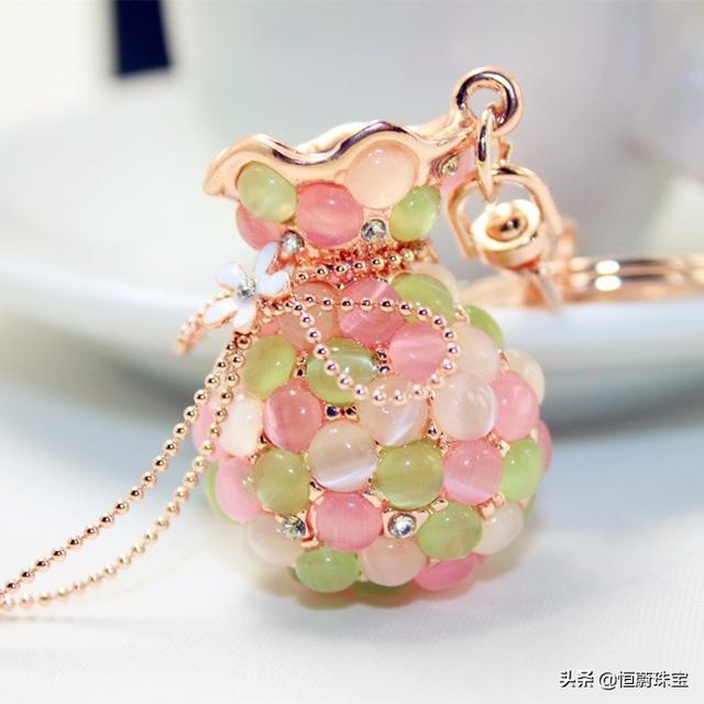 招财吊坠女带什么更好，男性带什么吊坠好