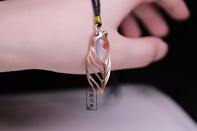 属狗带什么招财，属狗的佩戴什么会聚财