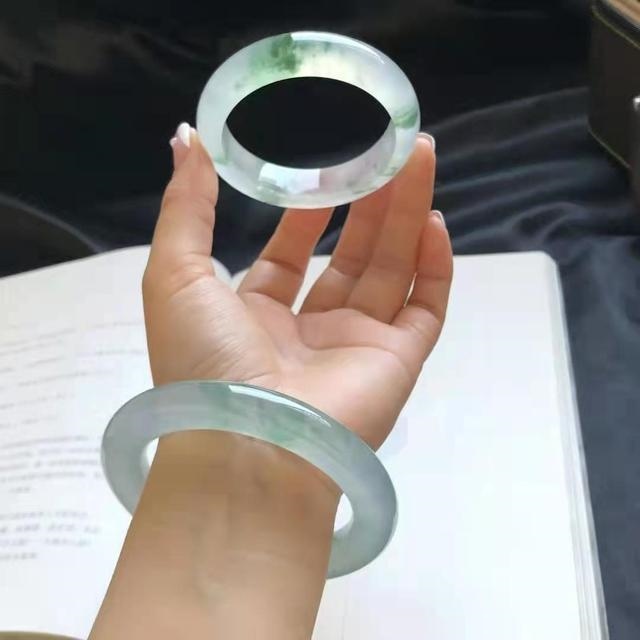 十二生肖戴玉手镯的好处和禁忌，手镯怎么改圈口