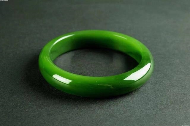 女属马的佩戴什么最旺财，属马人佩戴什么旺自己