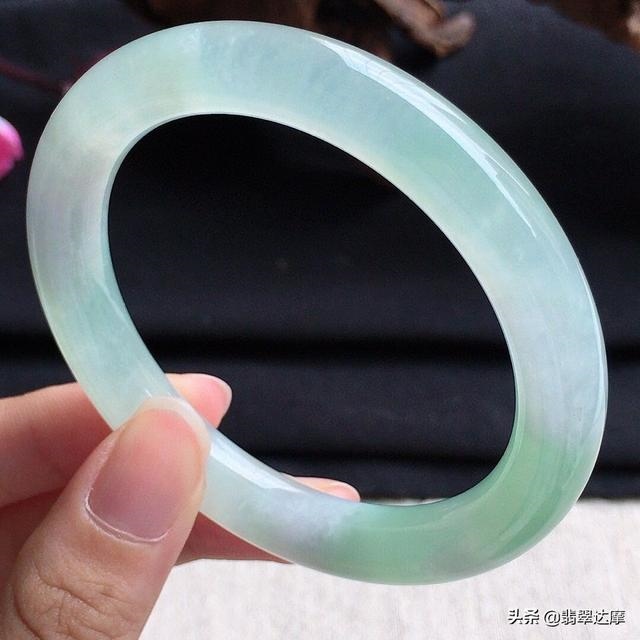 女人佩戴狐狸银手镯好吗,狐狸手镯的戴法头朝哪