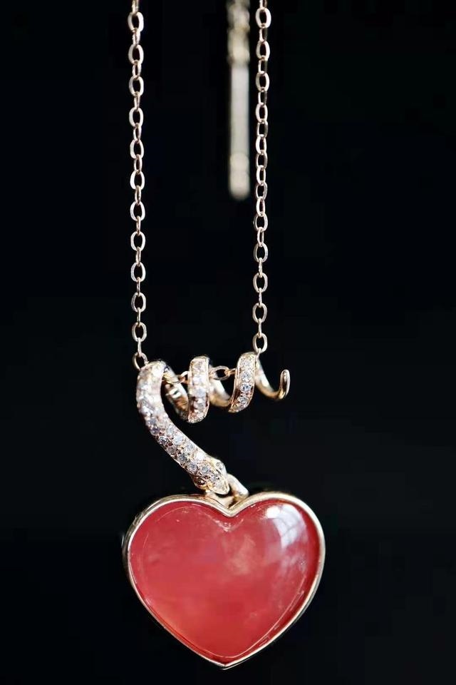 佩戴蛇的饰品好吗，属蛇为什么不能戴项链