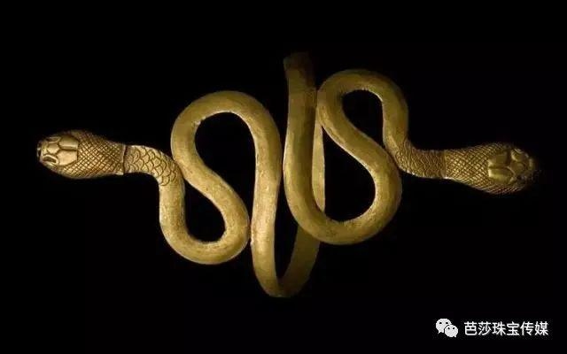 022年蛇女佩戴什么好，属蛇一生有几次婚姻"