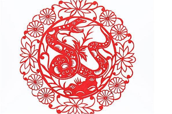 属蛇42岁大难，属蛇77年的42岁是个坎