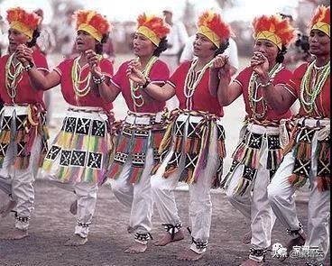 属鸡的人戴银手镯好吗，银手镯的功效与作用