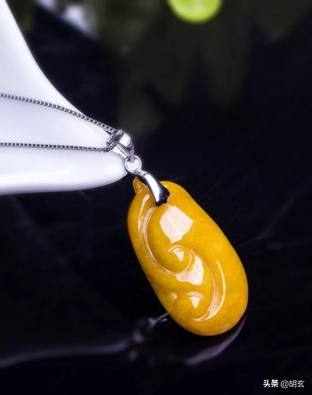 翡翠玉如意吊坠有什么好处，戴玉有什么好处