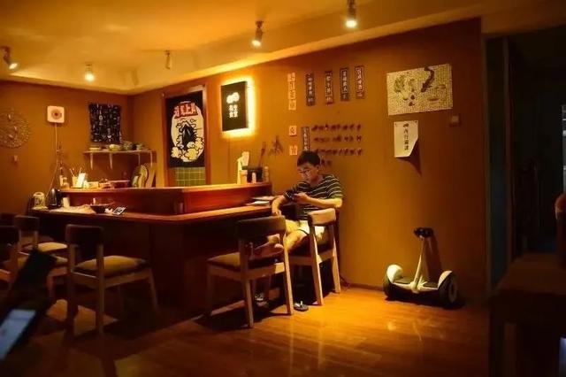 一条蛇把我从男孩变成了男人，梦见蛇变成了男人说话