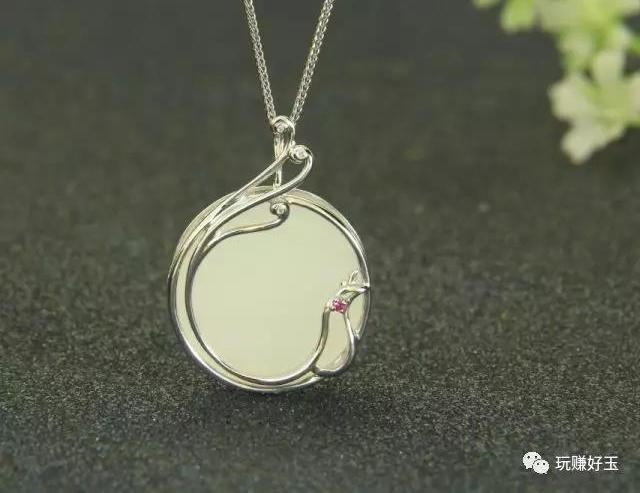属兔的女人戴什么玉坠,属兔男佩戴什么吊坠好