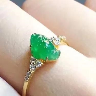 属蛇的人佩戴蛇可以吗，本命年可以佩戴自己的生肖吗