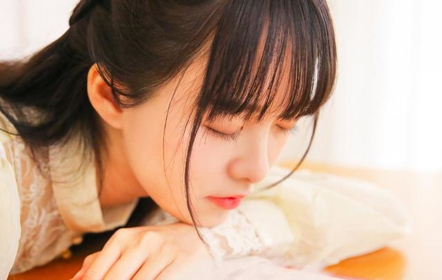 属蛇女喜欢一个人会主动吗，属蛇女对男人的感情