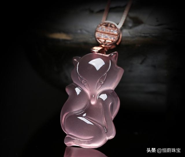 招财吊坠女带什么更好，男性带什么吊坠好