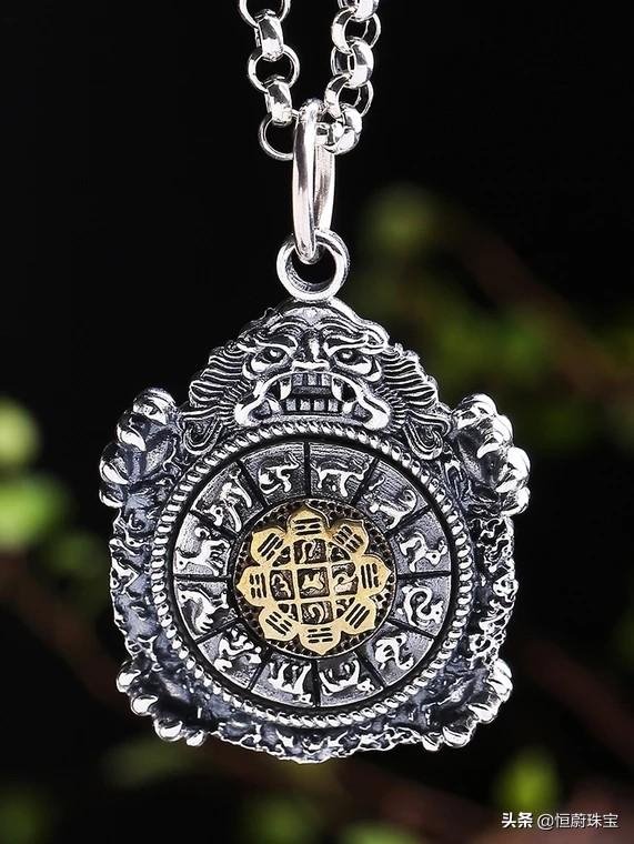 招财吊坠女带什么更好，男性带什么吊坠好