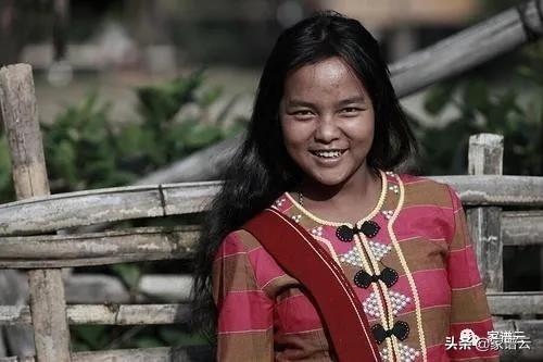 属鸡的人戴银手镯好吗，银手镯的功效与作用