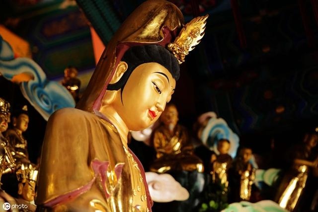 属蛇人守护菩萨，属蛇守护神哪尊菩萨图片