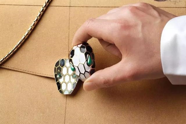 宝格丽蛇头戒指价格，宝格丽戒指回收价格是多少