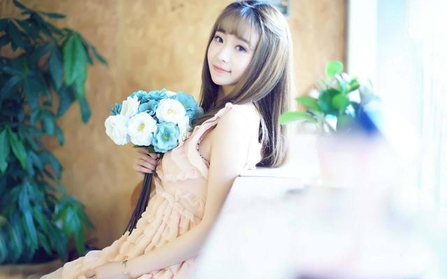 属鸡人农历几日生更好，属鸡农历几月大富大贵