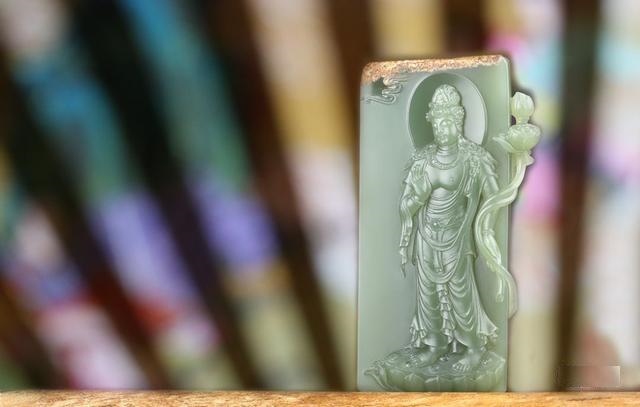 男士戴什么玉坠会旺财，男孩戴玉坠应该带什么