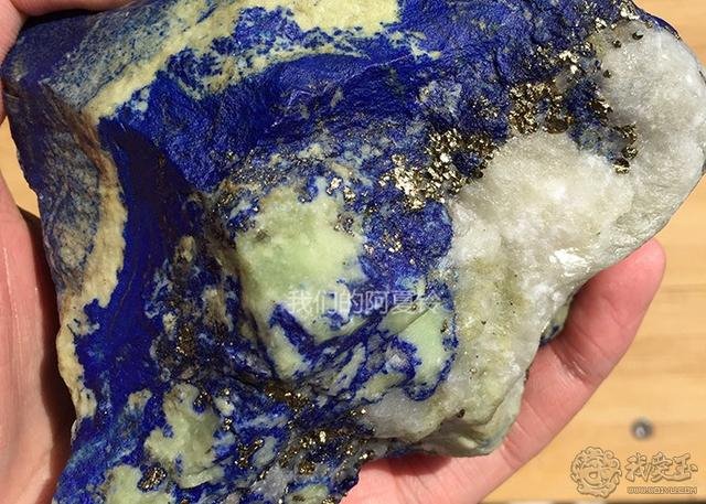 真假青金石对照图片，天然青金石怎样鉴别