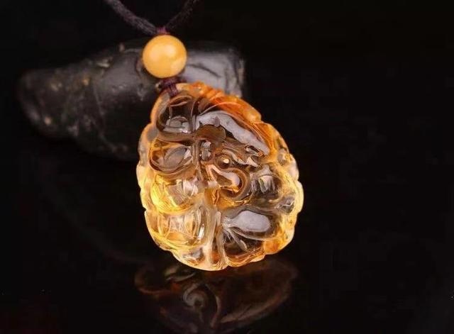 属虎女人戴什么首饰好，86年属虎的36岁会死