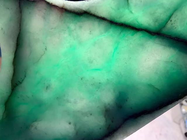 想卖翡翠怎么入行，什么是翡翠的种和水