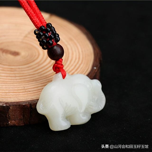 属蛇男孩佩戴什么属相好，1977年男佩戴