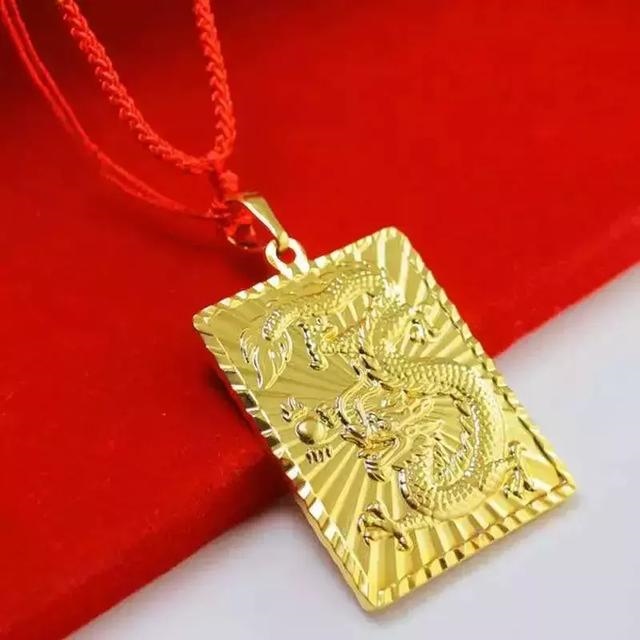 7年属蛇能戴金饰吗，属蛇戴金项链可以吗"