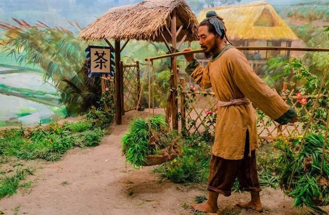 农历八月蛇男性格，蛇几月出生最苦命