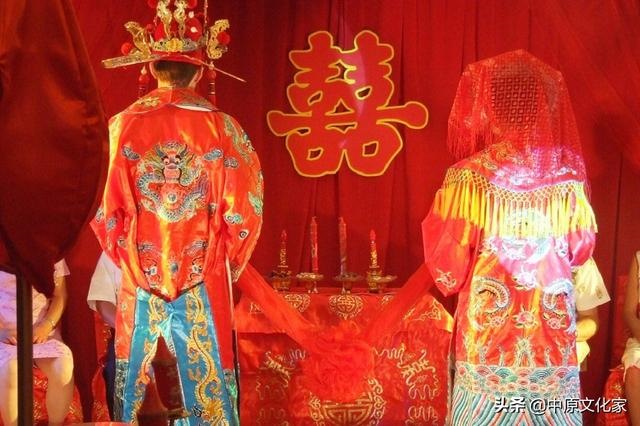 腊月蛇和正月蛇的婚姻，1977属蛇女的晚年