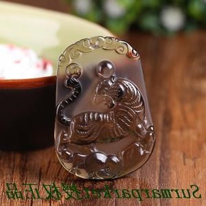 属虎适合佩戴什么饰品，86属虎女可以戴黄金吗