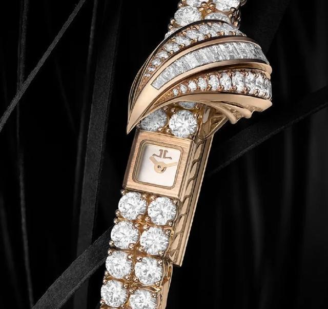 戴蛇形手镯的忌讳，女人带蛇戒指意义