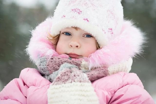 腊月出生的蛇女命好么，属蛇女腊月出生婚姻