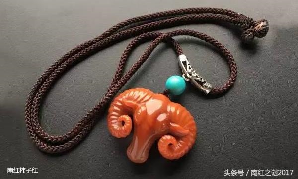 属虎的女人能不能戴南红，什么人适合戴南红