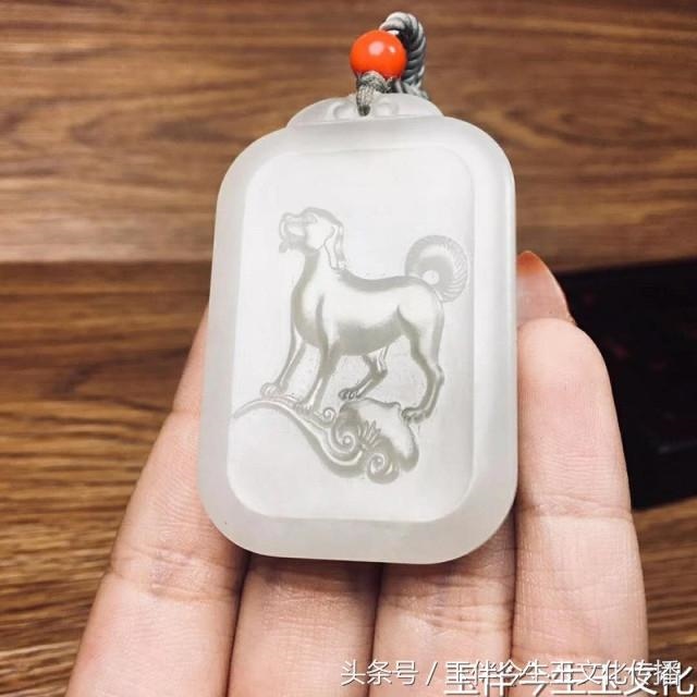 4年属虎带什么玉吊坠更好，男士带什么玉吊坠好"