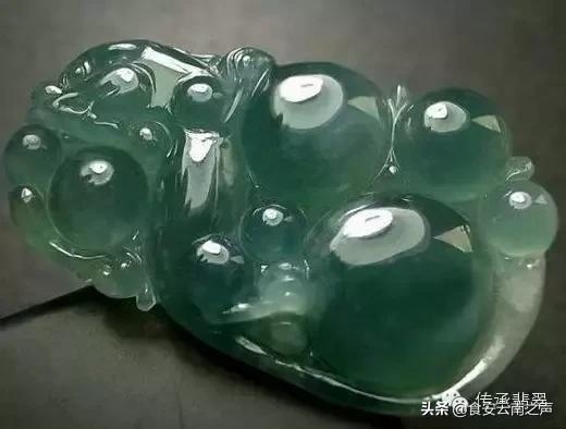 属狗的女人戴银手镯好不好，属狗的带金刚杵手镯好吗