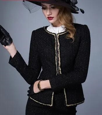 977年属蛇适合什么颜色衣服，属蛇人穿什么颜色的衣服好"