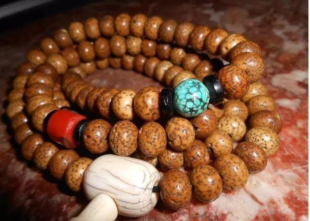 属龙女带什么首饰招财，属龙女戴什么招财