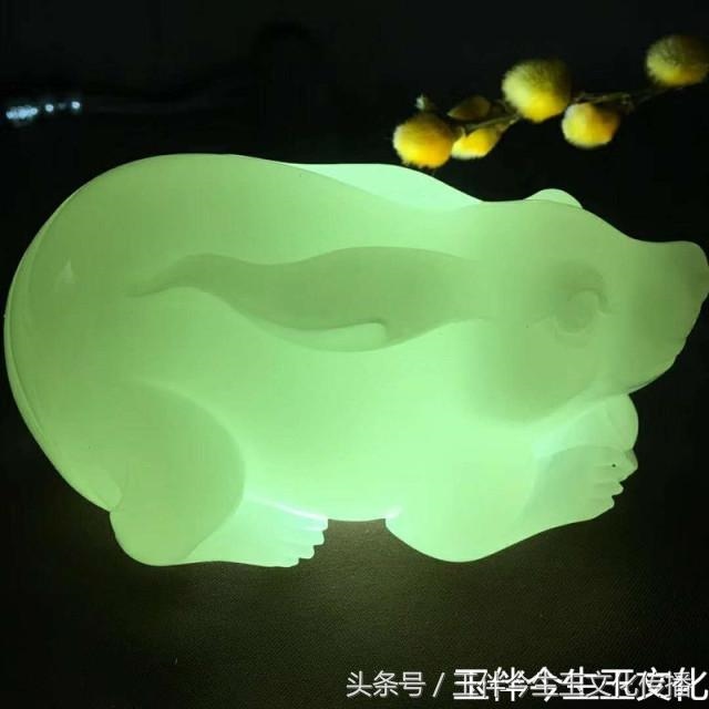 4年属虎带什么玉吊坠更好，男士带什么玉吊坠好"